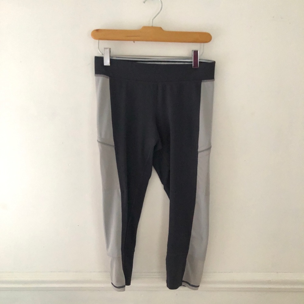 Grey crop leggings